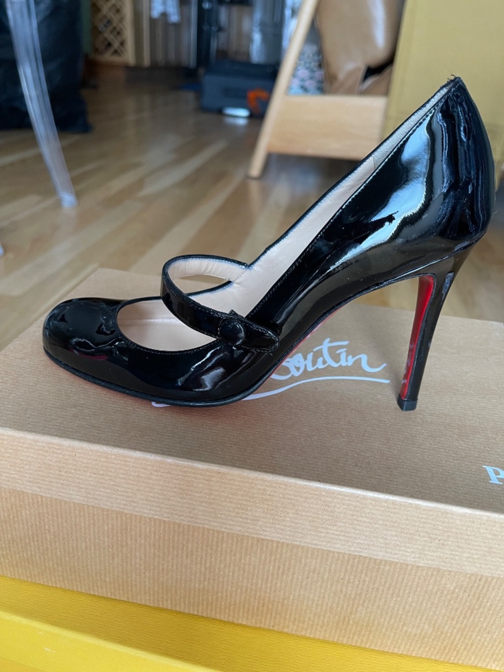 Christian Louboutin Wallis 100 Patent Calf Pumps, NEVER WORN, size US 5, EU 35 - Picture 10 of 16